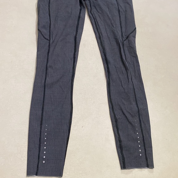 LULULEMON RARE Teeny check white and black!! SIZE 4 FAST FREE 7/8 TIGHT. - Picture 2 of 14